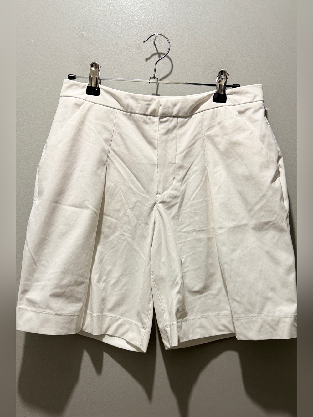 Lululemon High Rise Pleated Shorts - White ( definitely longer on the model ) - Picture 3 of 7
